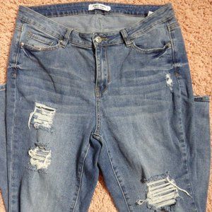 PLUS SIZE! distressed skinny leg jeans size 14